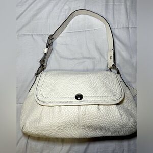 Y2K beige pebbled leather coach shoulder bag